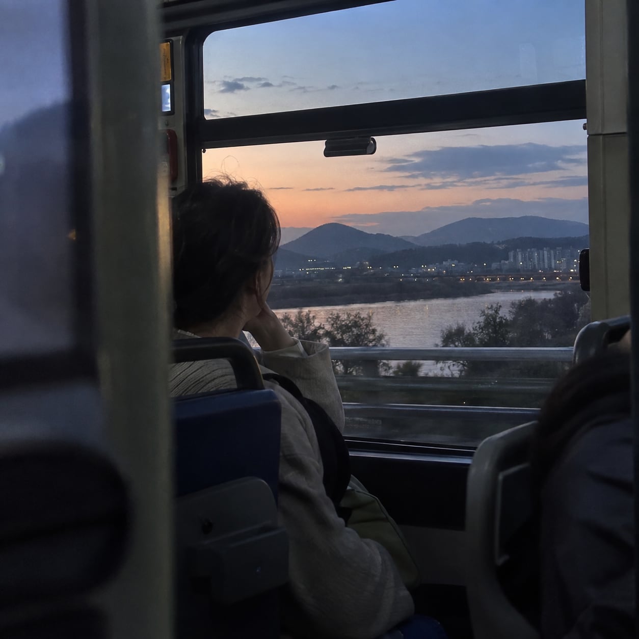 버스 창가로 보는 근교 나들이 모임 대표 이미지
