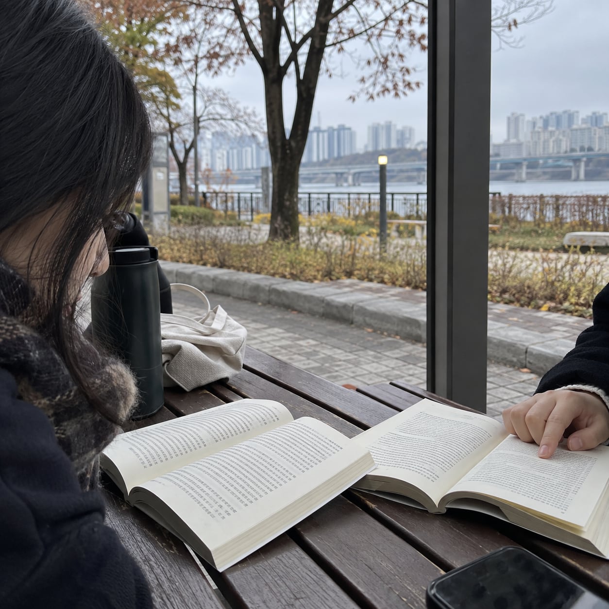 번역 문장 비교하며 소설 읽기 모임 대표 이미지