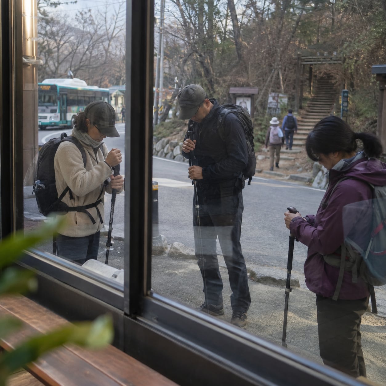 등산 스틱 길이 맞추는 산책 모임 대표 이미지