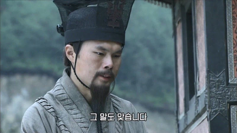 삼국지) 관우 : 이봐 손건, 자네에게 얘기하고 있는게 아니야_27.webp