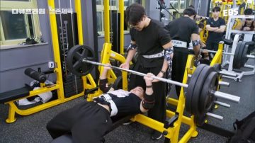 한 고등학교에 있는 헬스 혁명_3.webp