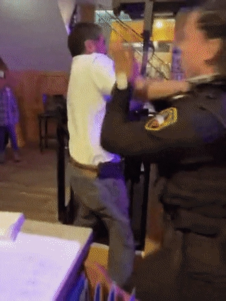 흔한 여경의 피지컬.gif_1.webp