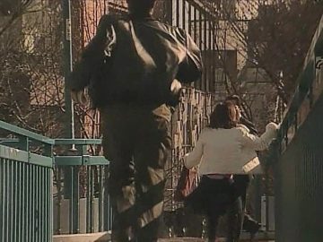 파파카츠 하는 여고생 잡을려고 잠복수사하던 형사들_7.webp