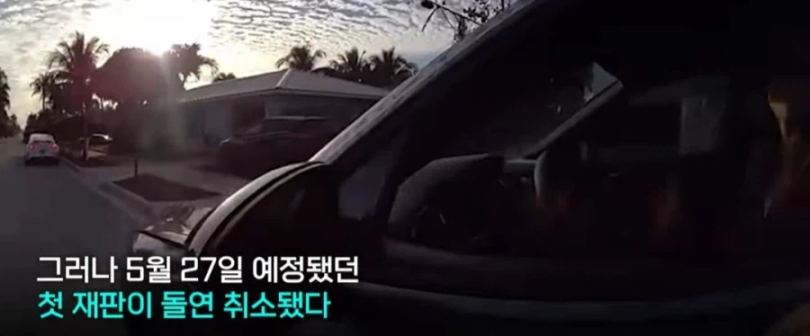 운전중 핸드폰 사용으로 경찰에게 단속 걸린 여성_3.webp
