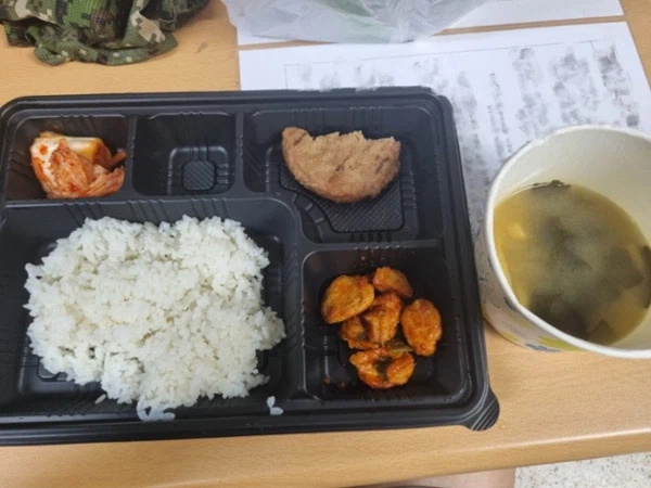 군대 핸드폰 수거하니.. 떠오르는 급식 부실 사건.._2.webp