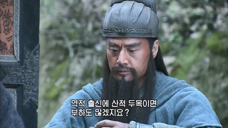 삼국지) 관우 : 이봐 손건, 자네에게 얘기하고 있는게 아니야_21.webp