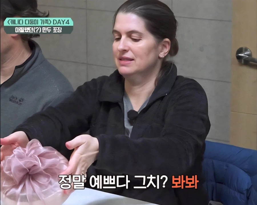 앞으로 너희 크리스마스 선물도 이렇게 포장해야겠다_1.webp
