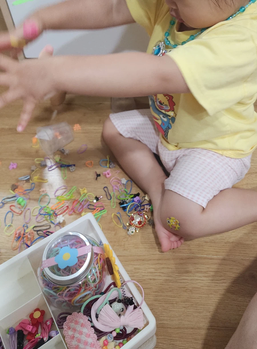 아기가 서랍 엎어서_3.webp