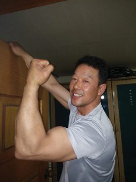 50대가 맨주먹 한방으로 멧돼지 잡을수 있던 이유.JPG_1.webp