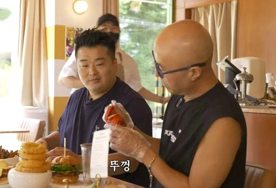 의외로 게이한테도 게이냐는 소리 듣는 행위_1.webp