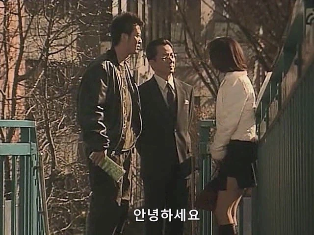 파파카츠 하는 여고생 잡을려고 잠복수사하던 형사들_8.webp