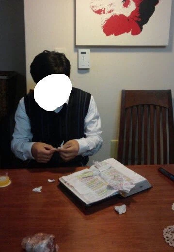 아버지가 목사인데 개가 성경책 찢어먹음.jpg_2.webp