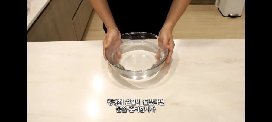 고증에 미친 요리 유튜버_2.webp
