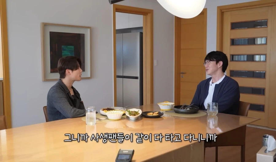 성시경 에스파 사생팬들이 비행기 같이 타고 다니니까 힘들겠더라_3.webp