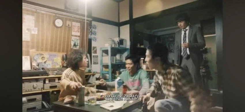 일본의 아재가 과거로 돌아가 친구들과 플스게임을 함.jpg_16.webp