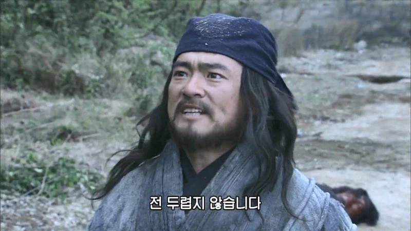 삼국지) 관우 : 이봐 손건, 자네에게 얘기하고 있는게 아니야_17.webp