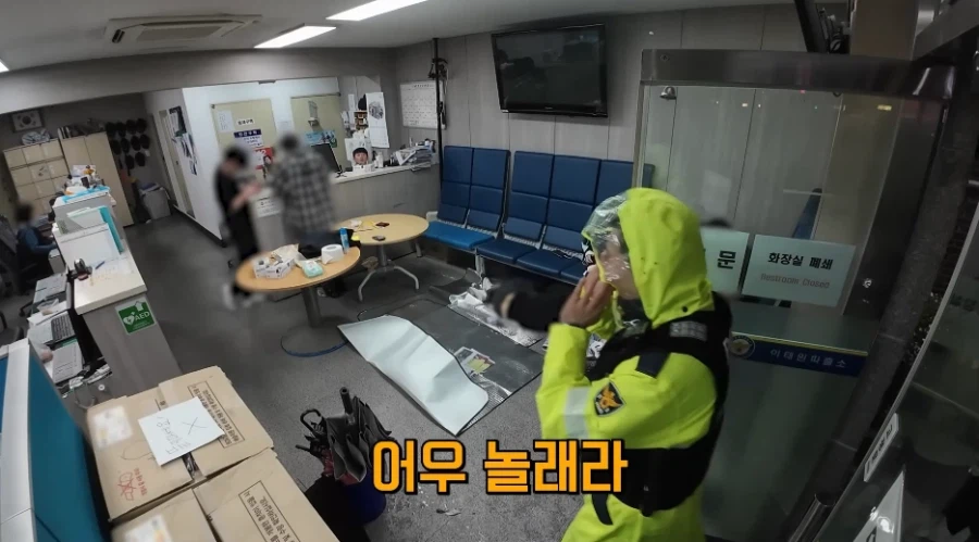 파출소 취재 도중 갑자기 빌딩에 돌아가신 분 발견 신고 들어옴 ㄷㄷ_23.webp