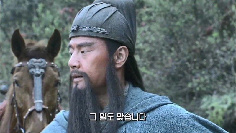 삼국지) 관우 : 이봐 손건, 자네에게 얘기하고 있는게 아니야_28.webp