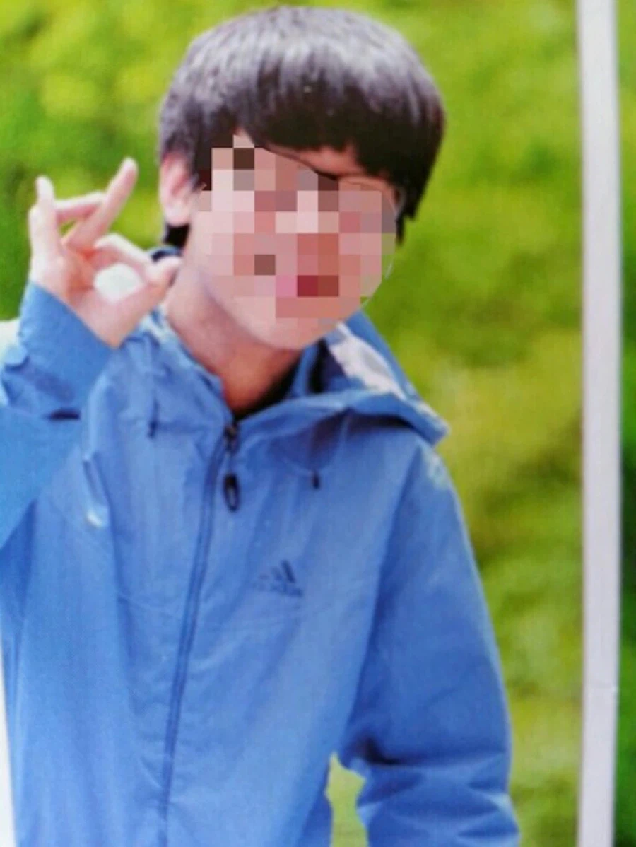 평생 족쇄 채우고 살아야 하는 인생 하드모드 졸업사진_4.webp