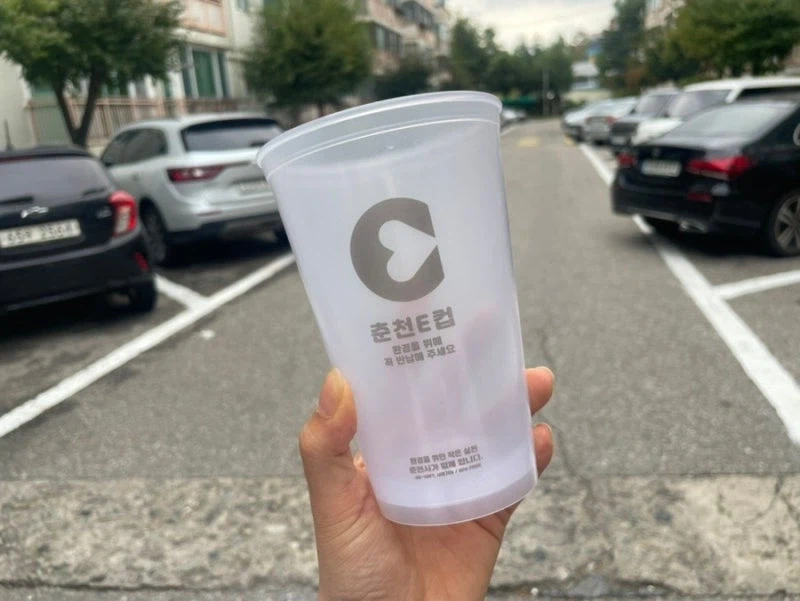 딸 대신 엄마가 카페 알바하는 만화_2.webp