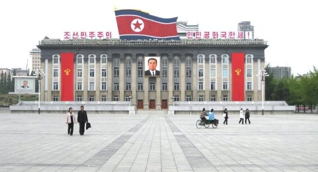 정치얘기 할거면 북으로 가라며???_1.webp