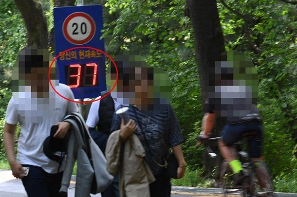 세종대왕: 백성들이 글을 읽을 수 있도록 정음을..._4.webp