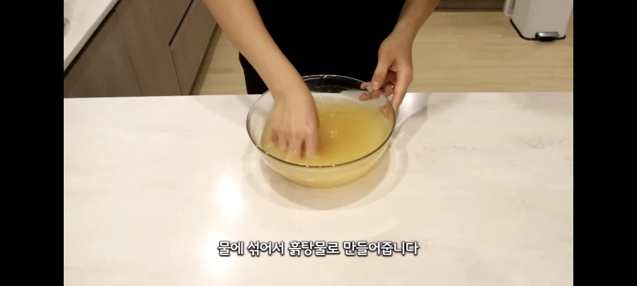 고증에 미친 요리 유튜버_5.webp