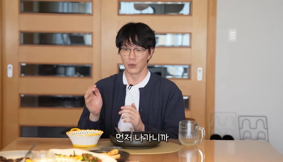 성시경 에스파 사생팬들이 비행기 같이 타고 다니니까 힘들겠더라_8.webp